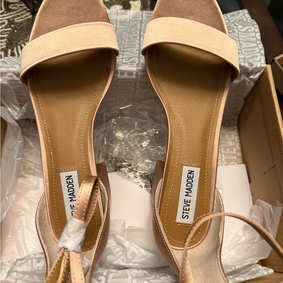 Steve Madden Tan Strappy Heels - Picture 3 of 8